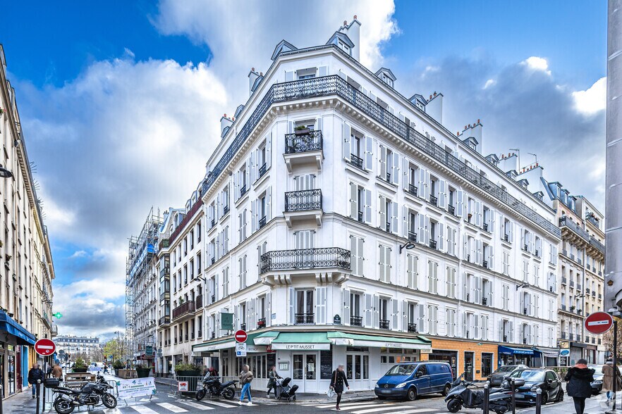Multifamily in Paris for sale - Primary Photo - Image 1 of 2