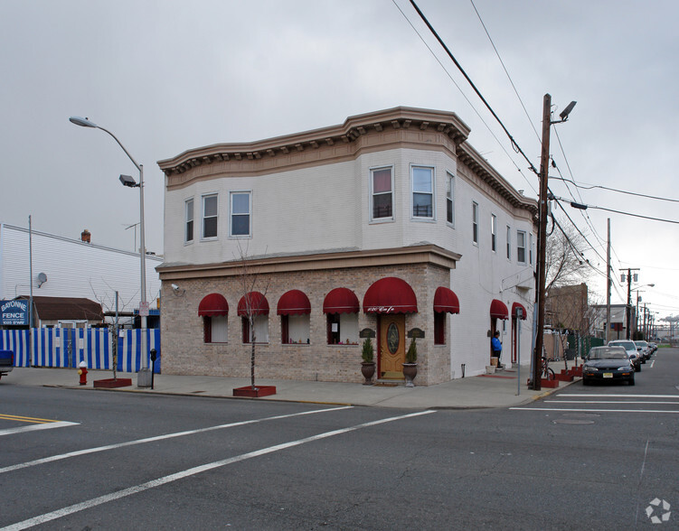 1022 Broadway, Bayonne, NJ for sale - Primary Photo - Image 1 of 1