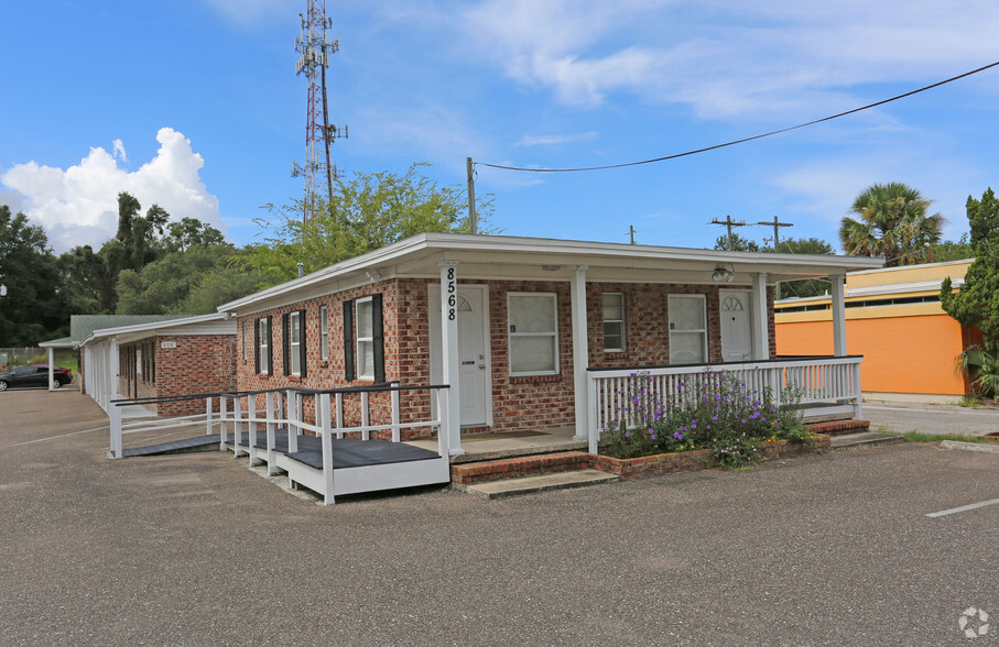 8568 Arlington Expy, Jacksonville, FL for sale - Primary Photo - Image 1 of 1