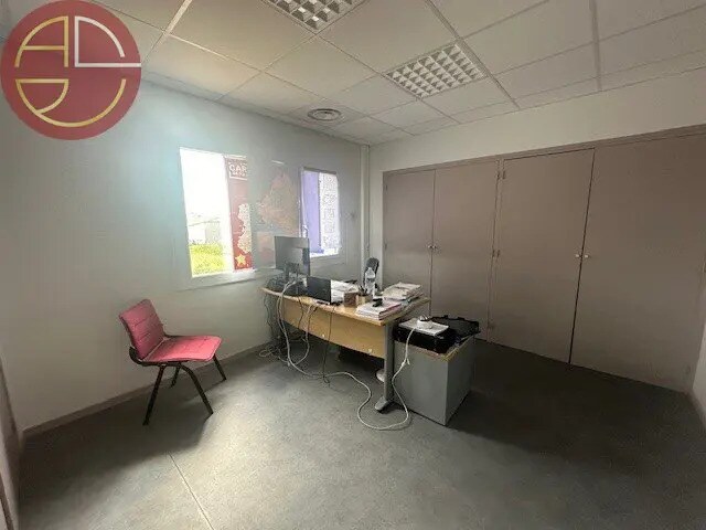 Office in Montauban for lease - Interior Photo - Image 3 of 5