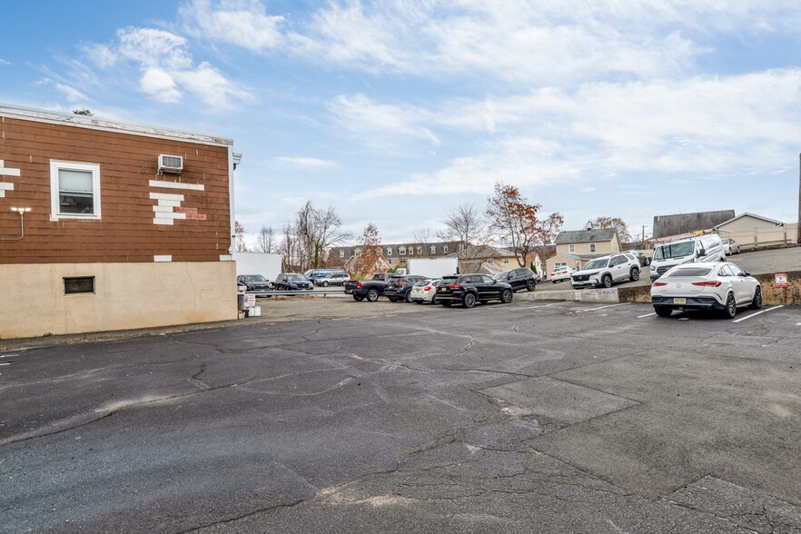 306-308 Union Blvd, Totowa, NJ for lease - Building Photo - Image 3 of 19