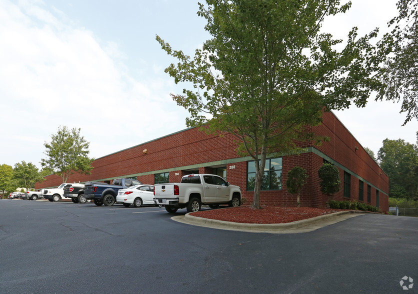 256-288 Hein Dr, Garner, NC for lease - Primary Photo - Image 1 of 24