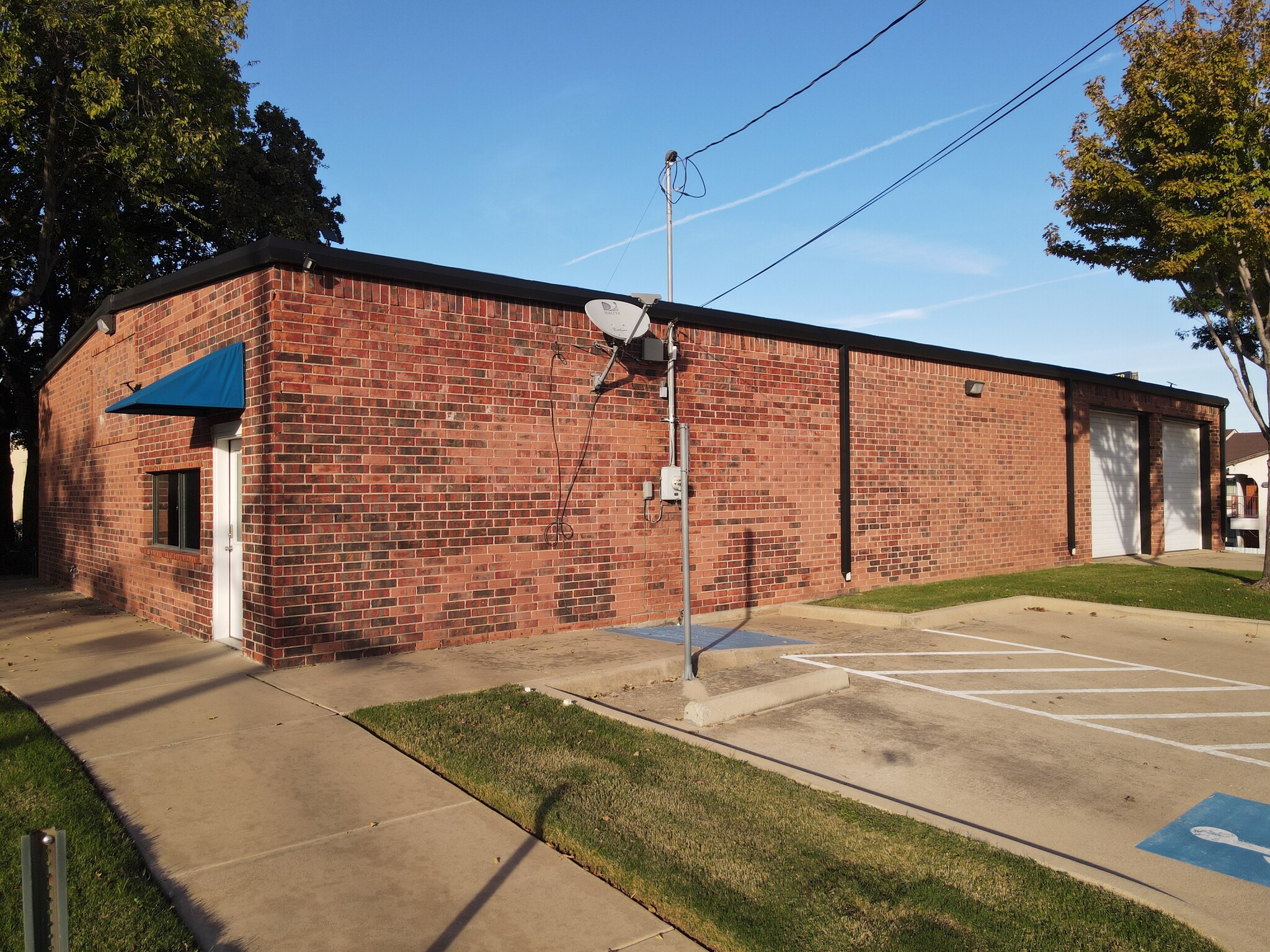 1911 Bernard St, Denton, TX for lease Building Photo- Image 1 of 7