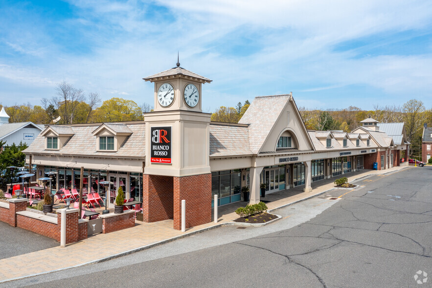 942 White Plains Rd, Trumbull, CT for lease - Building Photo - Image 1 of 9