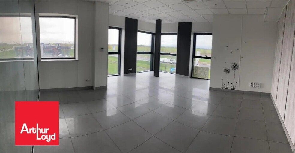 Office in Fontenay-sur-Eure for lease - Interior Photo - Image 3 of 3