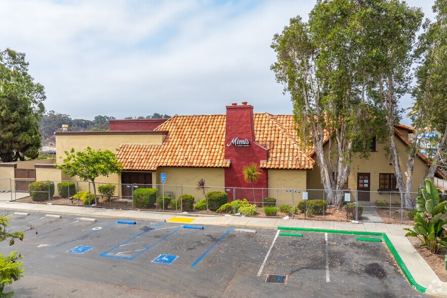 2177 Vista Way, Oceanside, CA for lease - Primary Photo - Image 1 of 4
