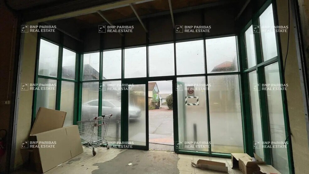 Flex in Chambourcy for sale - Building Photo - Image 3 of 12