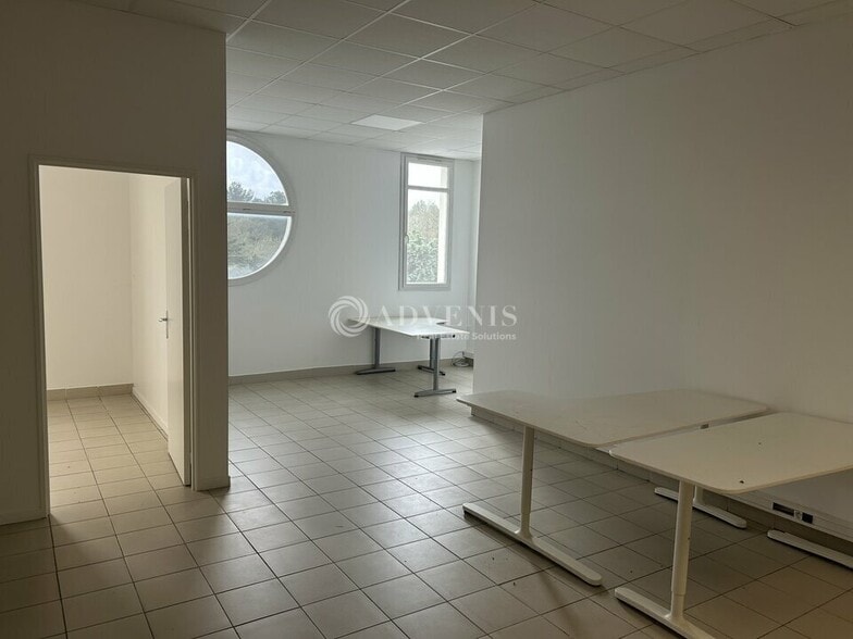 Office in Le Crès for lease - Interior Photo - Image 1 of 2