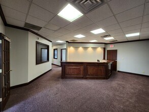 401 S Earl Ave, Lafayette, IN for lease Lobby- Image 2 of 10