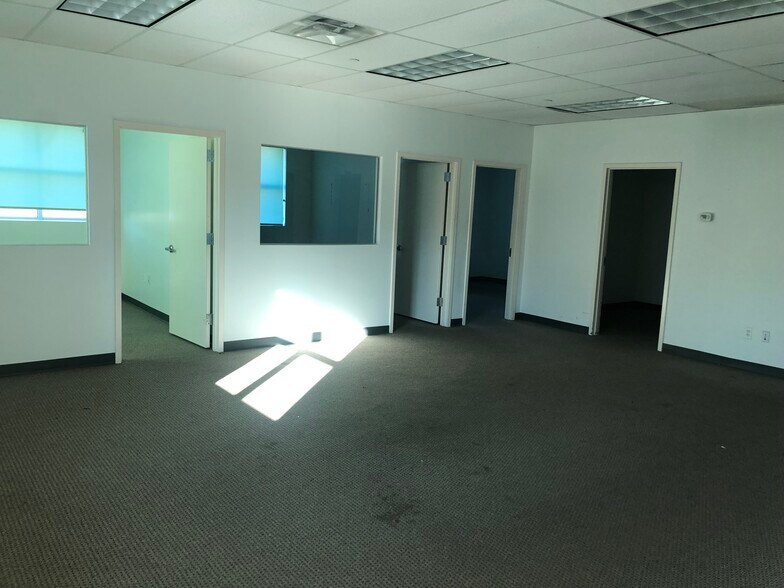 999 S Oyster Bay Rd, Bethpage, NY 11714 Warehouse Distribution