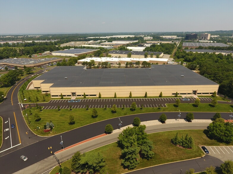 225 Raritan Center Pky, Edison, NJ for lease - Building Photo - Image 3 of 3