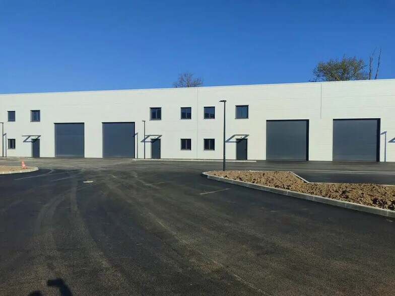 Flex in Morestel for lease - Building Photo - Image 1 of 8