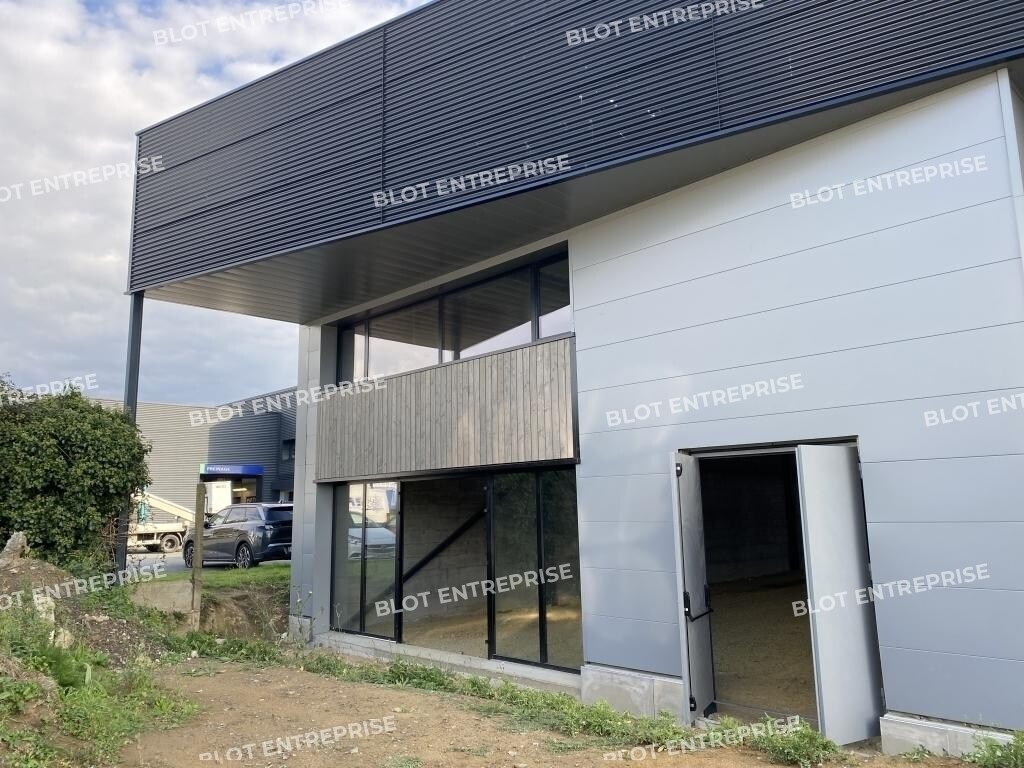 Retail in Taden for sale Building Photo- Image 1 of 9