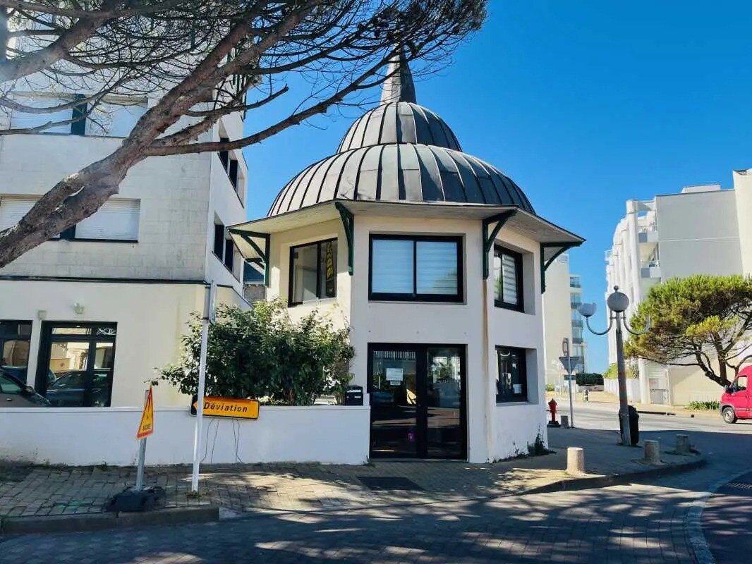 Retail in Pornichet for lease Building Photo- Image 1 of 7