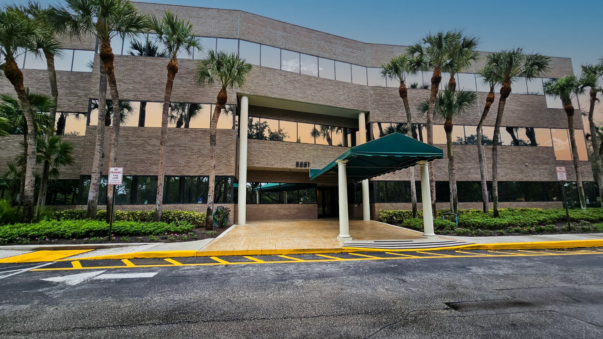 8551 W Sunrise Blvd, Plantation, FL for lease Interior Photo- Image 1 of 6