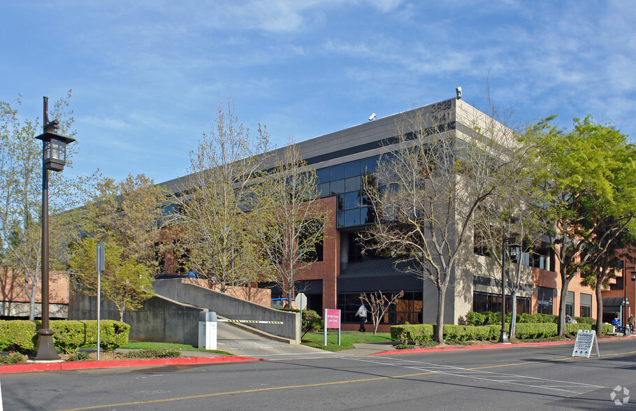 3939 J St, Sacramento, CA for lease - Building Photo - Image 1 of 8