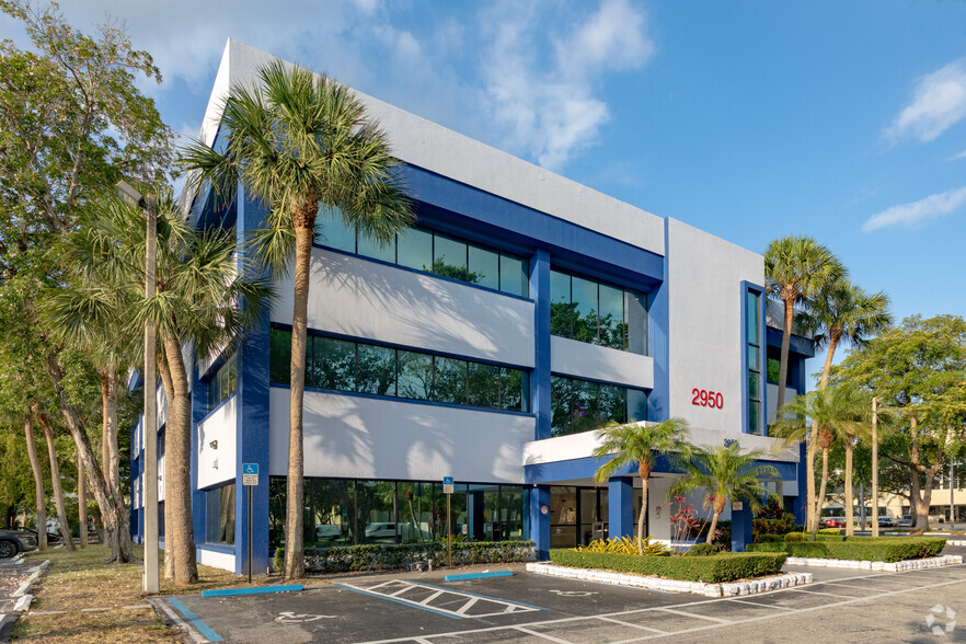 2950 W Cypress Creek Rd, Fort Lauderdale, FL for lease - Building Photo - Image 1 of 26