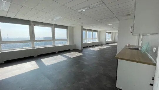 Office in Courbevoie for lease - Building Photo - Image 3 of 9