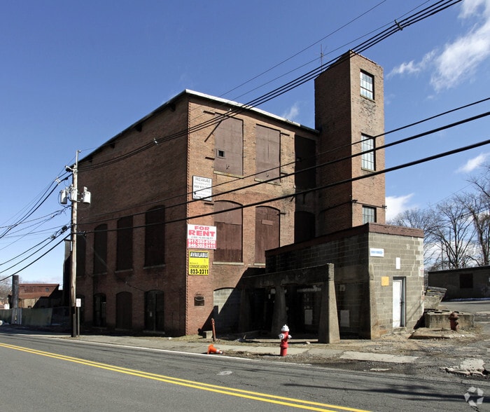 85 Wagaraw Rd, Hawthorne, NJ 07506