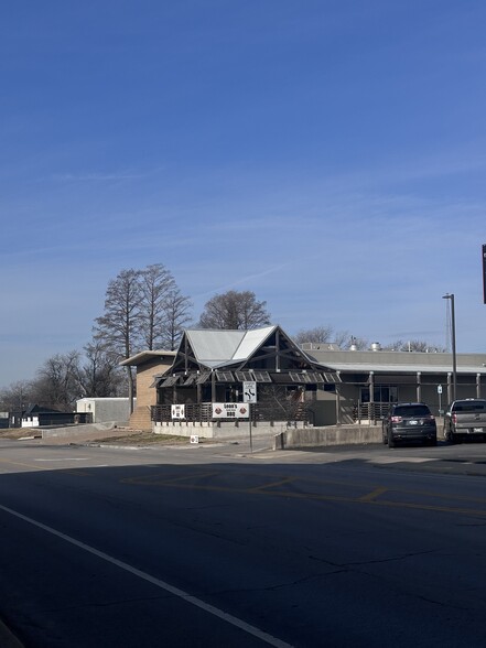 1529 E 3rd St, Tulsa, OK for lease - Building Photo - Image 1 of 16