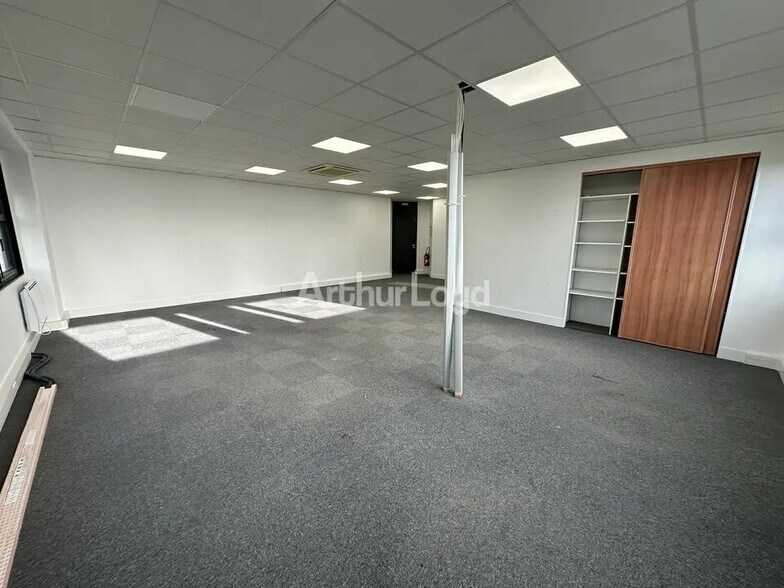 Office in Reims for lease - Interior Photo - Image 2 of 5
