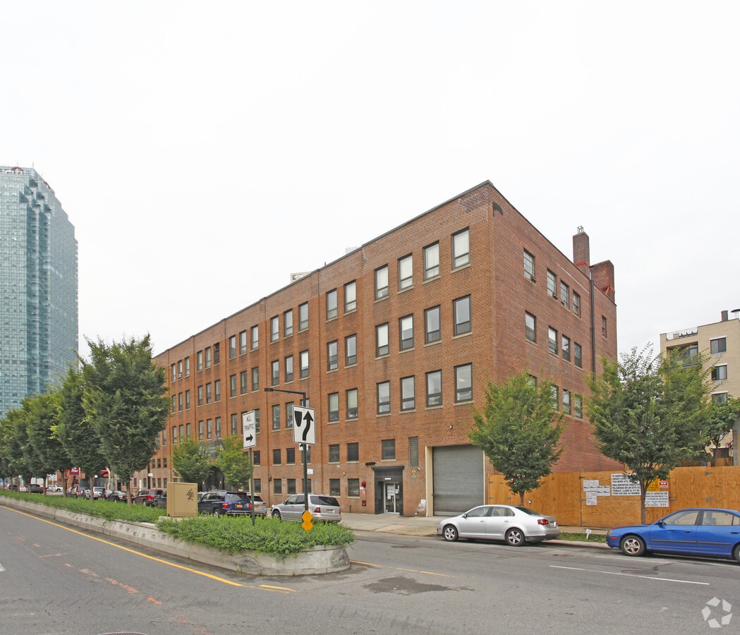 2735 Jackson Ave, Long Island City, NY, 11101 Office/Retail Space