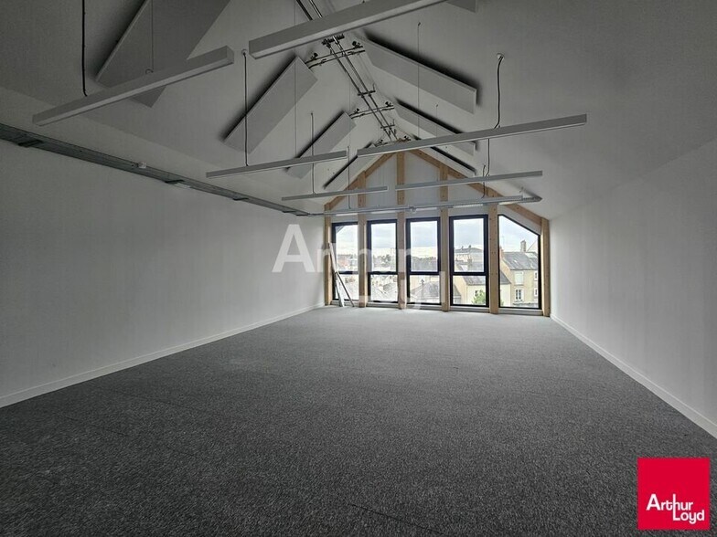 Office in Angers for lease - Interior Photo - Image 3 of 3