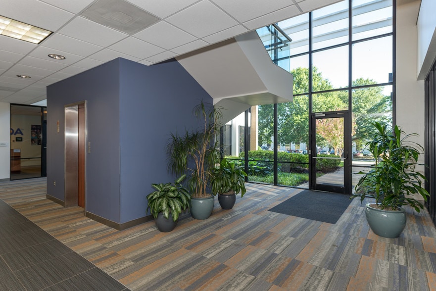 8001 Franklin Farms Dr, Richmond, VA for lease - Interior Photo - Image 2 of 6