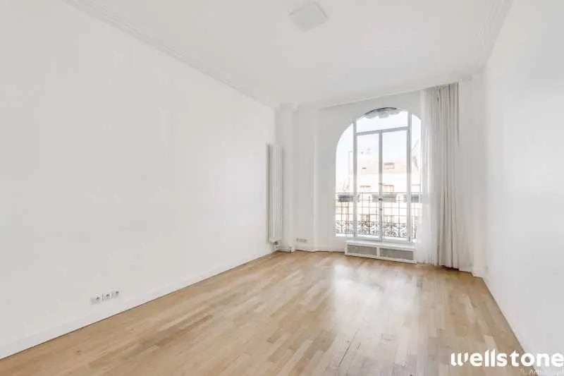 158 Ter Rue Du Temple, Paris for lease - Interior Photo - Image 2 of 10
