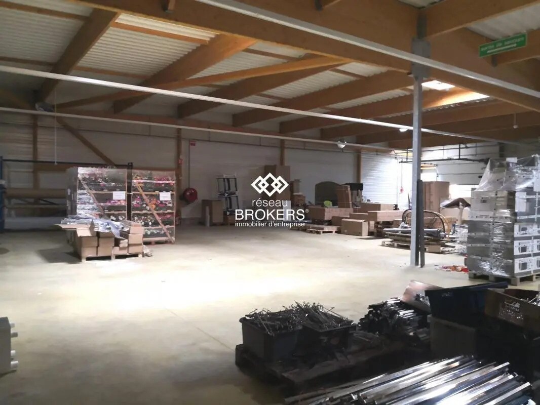 Retail in LIVAROT-PAYS-D'AUGE for lease Interior Photo- Image 1 of 10