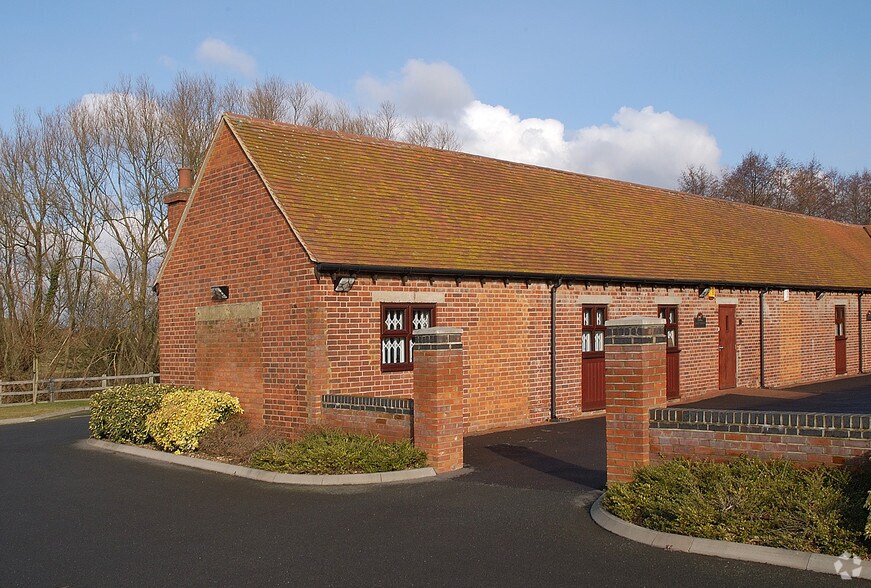 Uxbridge Rd, Slough for lease - Building Photo - Image 2 of 4