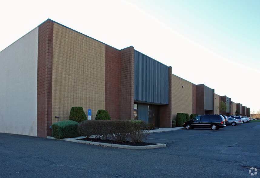 1065-1085 Thomas Busch Memorial Hwy, Pennsauken, NJ for lease - Building Photo - Image 3 of 8