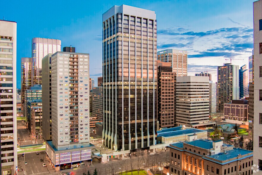 715 5 Ave SW, Calgary, AB for lease - Primary Photo - Image 1 of 9