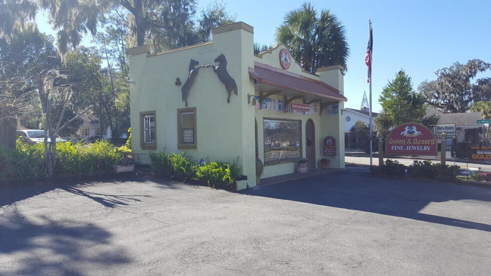 942 E Silver Springs Blvd, Ocala, FL for sale - Building Photo - Image 1 of 1