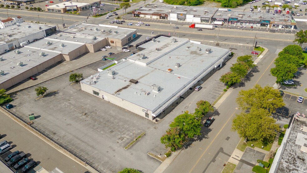 1681-1745 Broadhollow Rd, Farmingdale, NY for lease - Building Photo - Image 2 of 6
