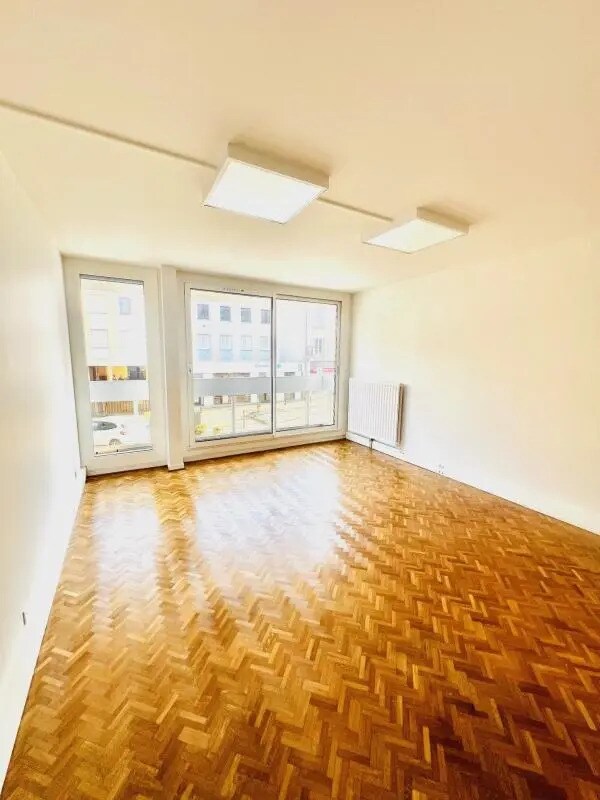 Office in Le Chesnay-Rocquencourt for lease Interior Photo- Image 1 of 12