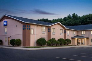 Baymont Inn & Suites by Wyndham Swanton - Convenience Store