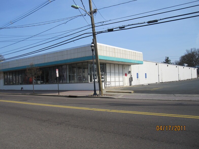 52 Westfield Ave, Clark, NJ 07066