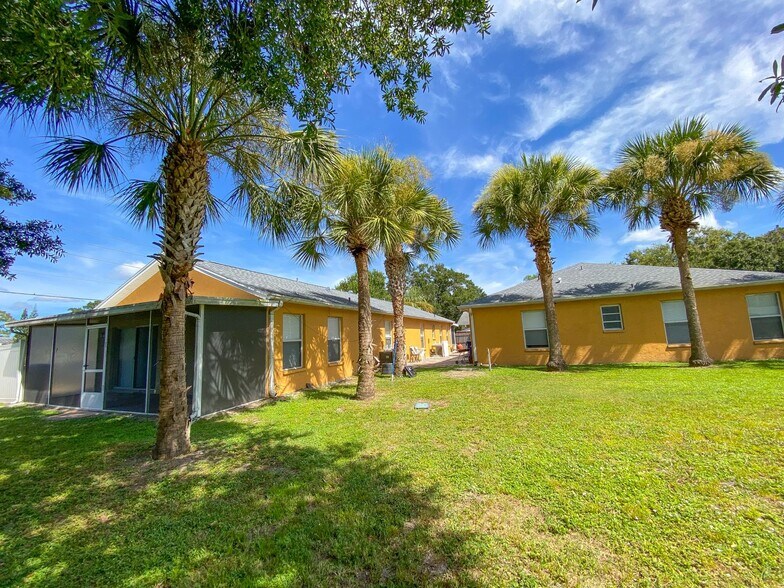 5529 Palmer Blvd, Sarasota, FL 34232