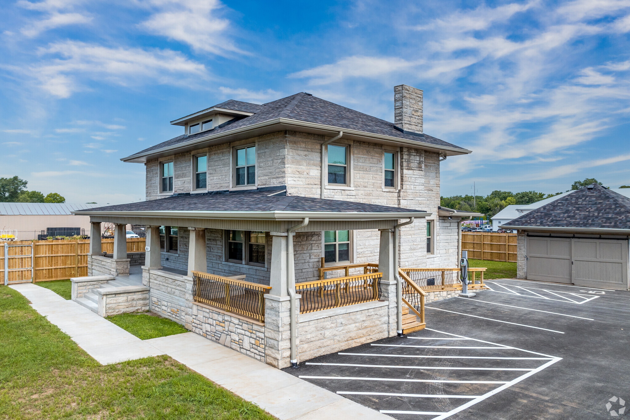 3005 W Chestnut Expy, Springfield, MO for lease Building Photo- Image 1 of 23