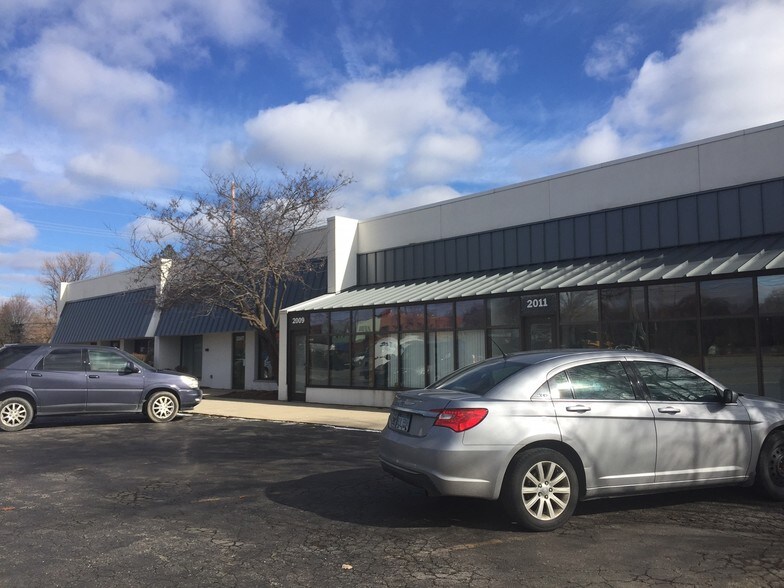 2005-2011 Orchard Lake Rd, Sylvan Lake, MI for sale - Building Photo - Image 1 of 1