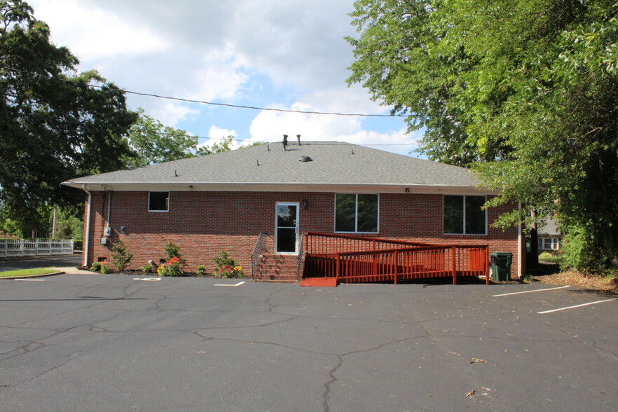 309 W Poinsett St, Greer, SC for lease - Building Photo - Image 2 of 9