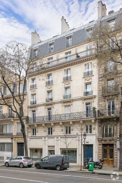 Coworking Space in Paris for lease - Building Photo - Image 3 of 4