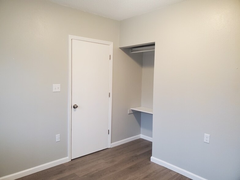 600 E Mary St, Yates Center, KS for sale - Building Photo - Image 2 of 54