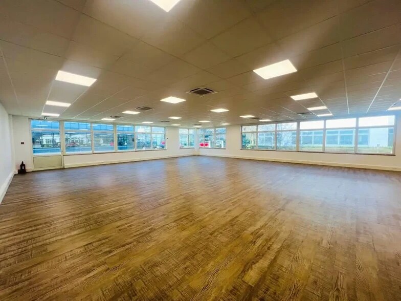 Avenue Jean D'Alembert, Élancourt for lease - Interior Photo - Image 1 of 1