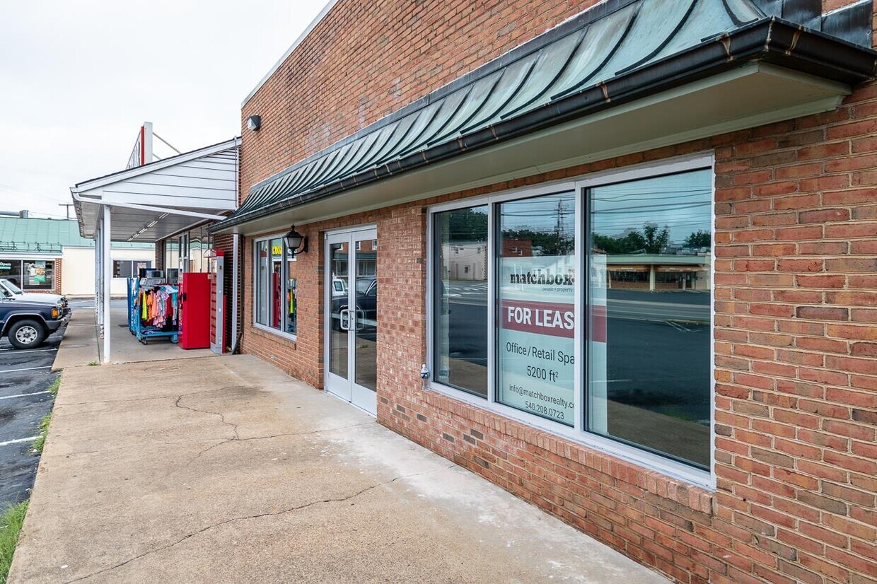 109 S Stuart Ave, Elkton, VA for lease Building Photo- Image 1 of 8