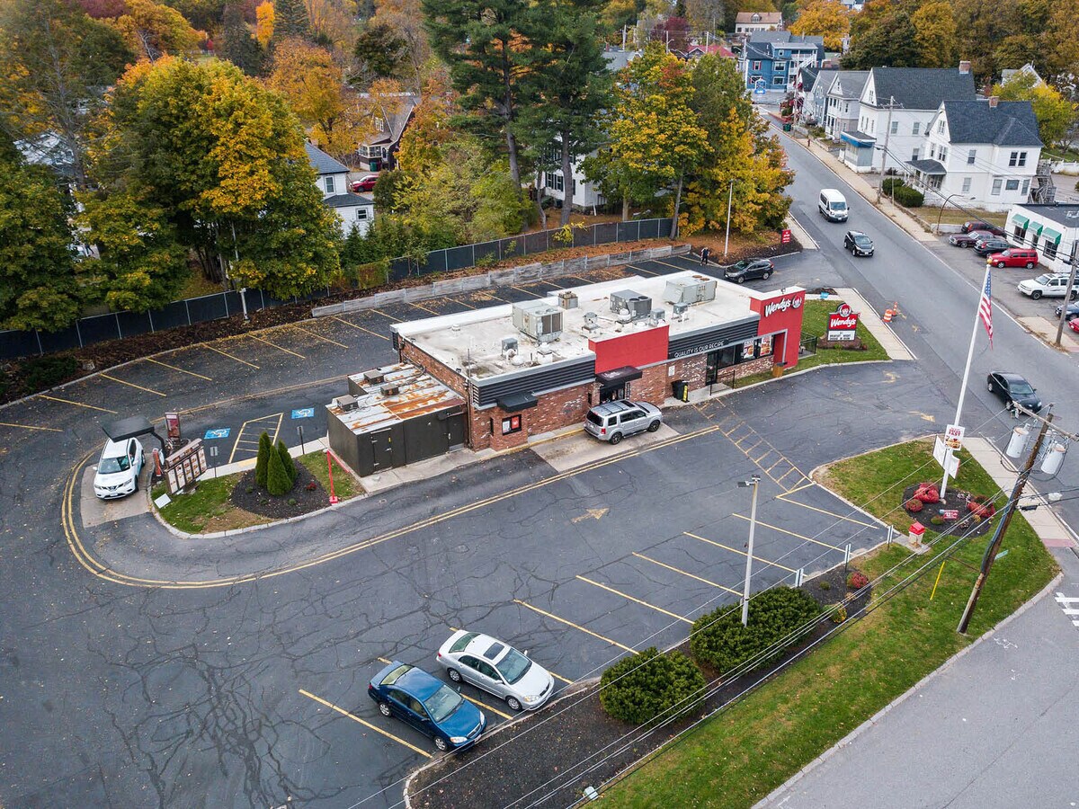 581 Rogers St, Lowell, MA 01852