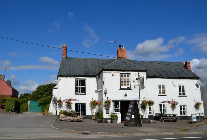 A38, Berkeley for sale - Primary Photo - Image 1 of 1