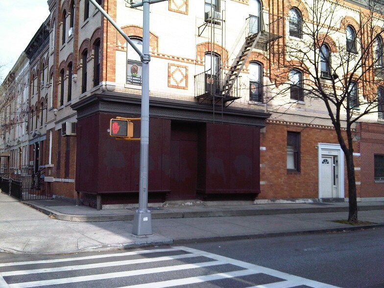 853 Onderdonk Ave, Ridgewood, NY for sale - Primary Photo - Image 1 of 1
