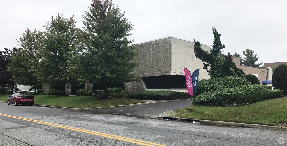 50 Seaview Blvd, Port Washington, NY 11050